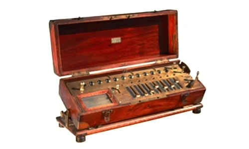 Arithmometer یا دستگاه محاسبه